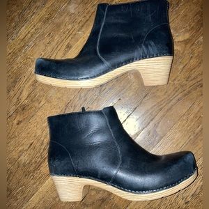 Dansko Maria Booties. Black leather. Sz.40